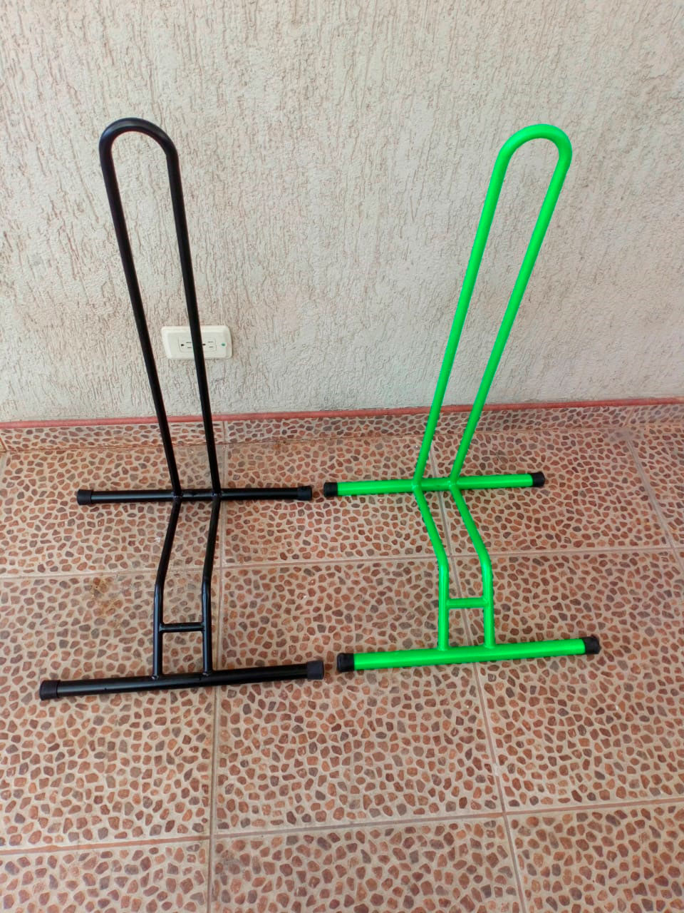 Soporte para bicicletas compatible con cualquier marco Soporte para bicicletas compatible con cualquier marco